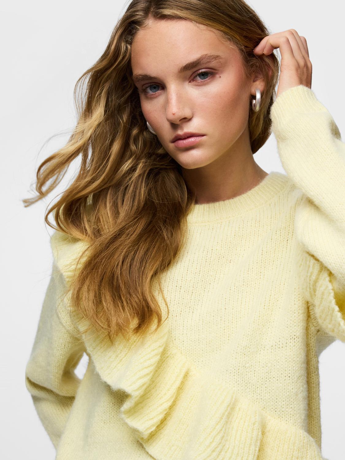 model_shot-creative